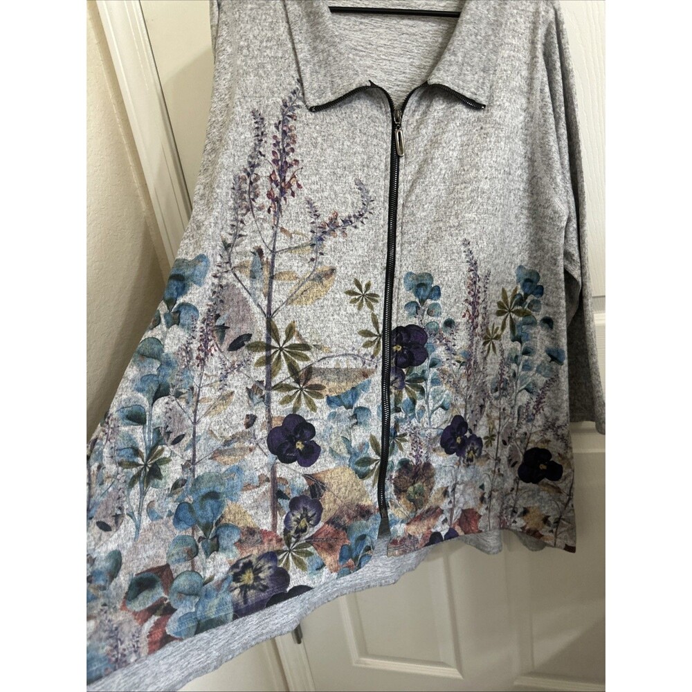 Et’Lois M Full Zip Cardigan Wearable Art, Boho, Grey With Floral Garden - Picture 5 of 6